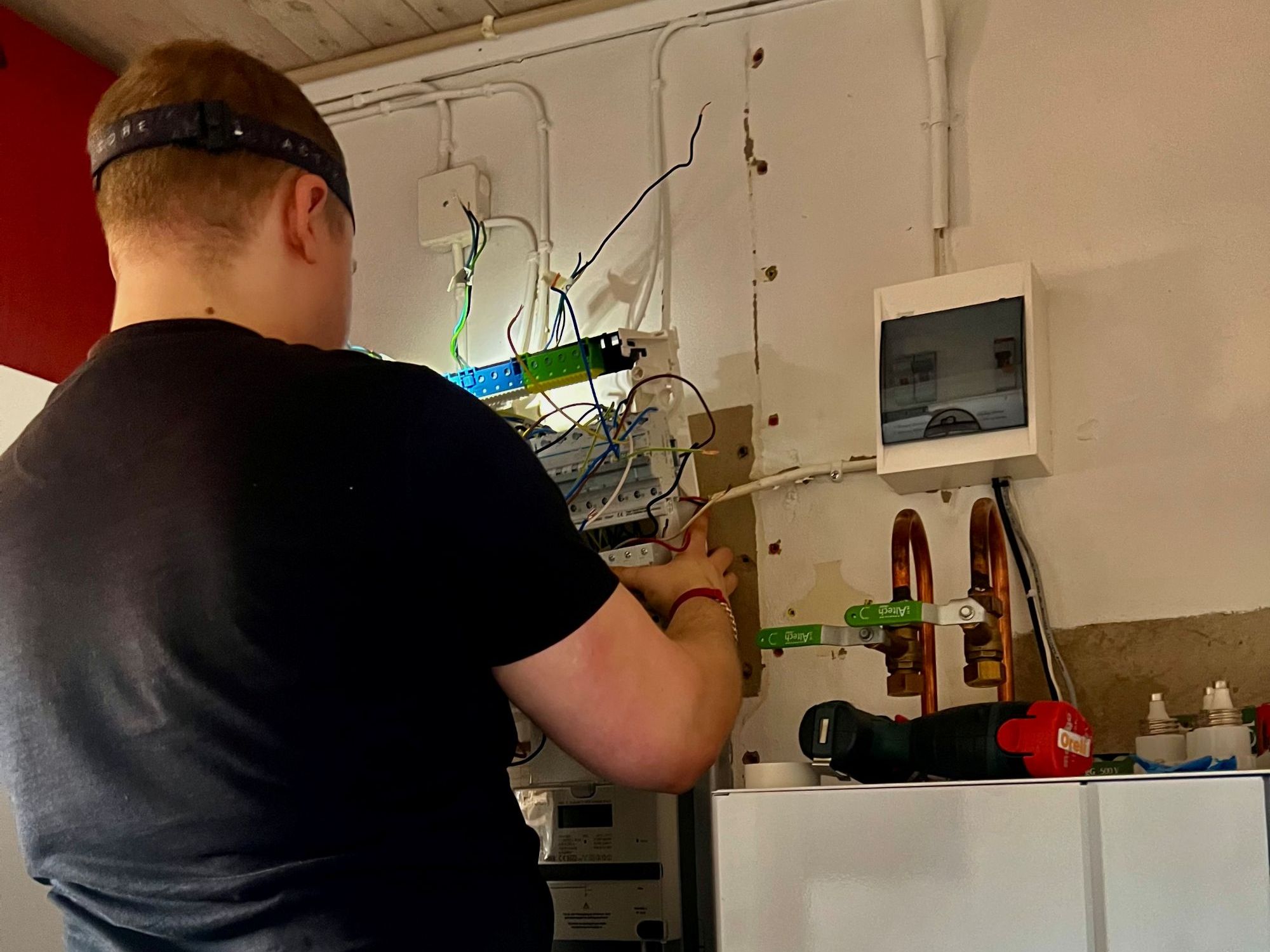 Elektriker felsöker elcentral